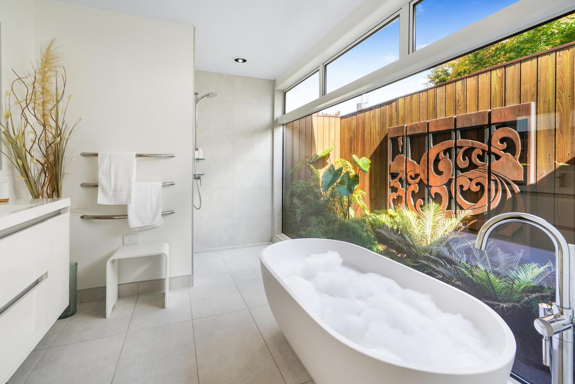 River View Retreat, Luxury & Central - By Kosh Bnb ハミルトン エクステリア 写真